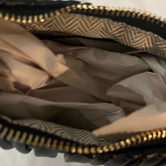 Black Pleated Women's Bag - Picture 4 of 6